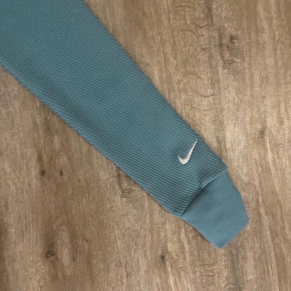 nike crop top - Picture 3 of 3